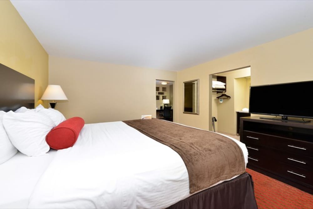SUITE, KING BED