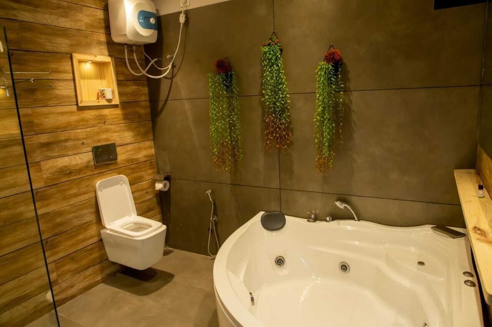 Spring Sky Mughalsarai By ShriGo Hotels 30/33