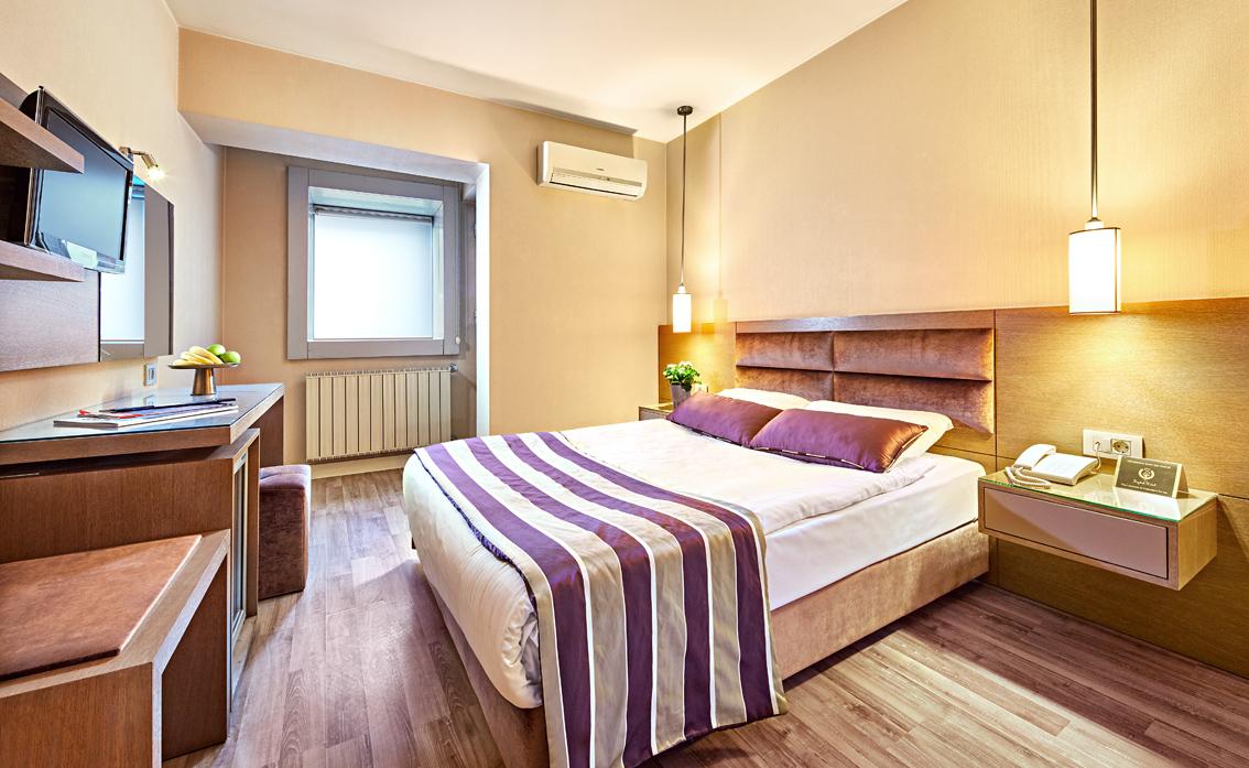 Standard, French Bed