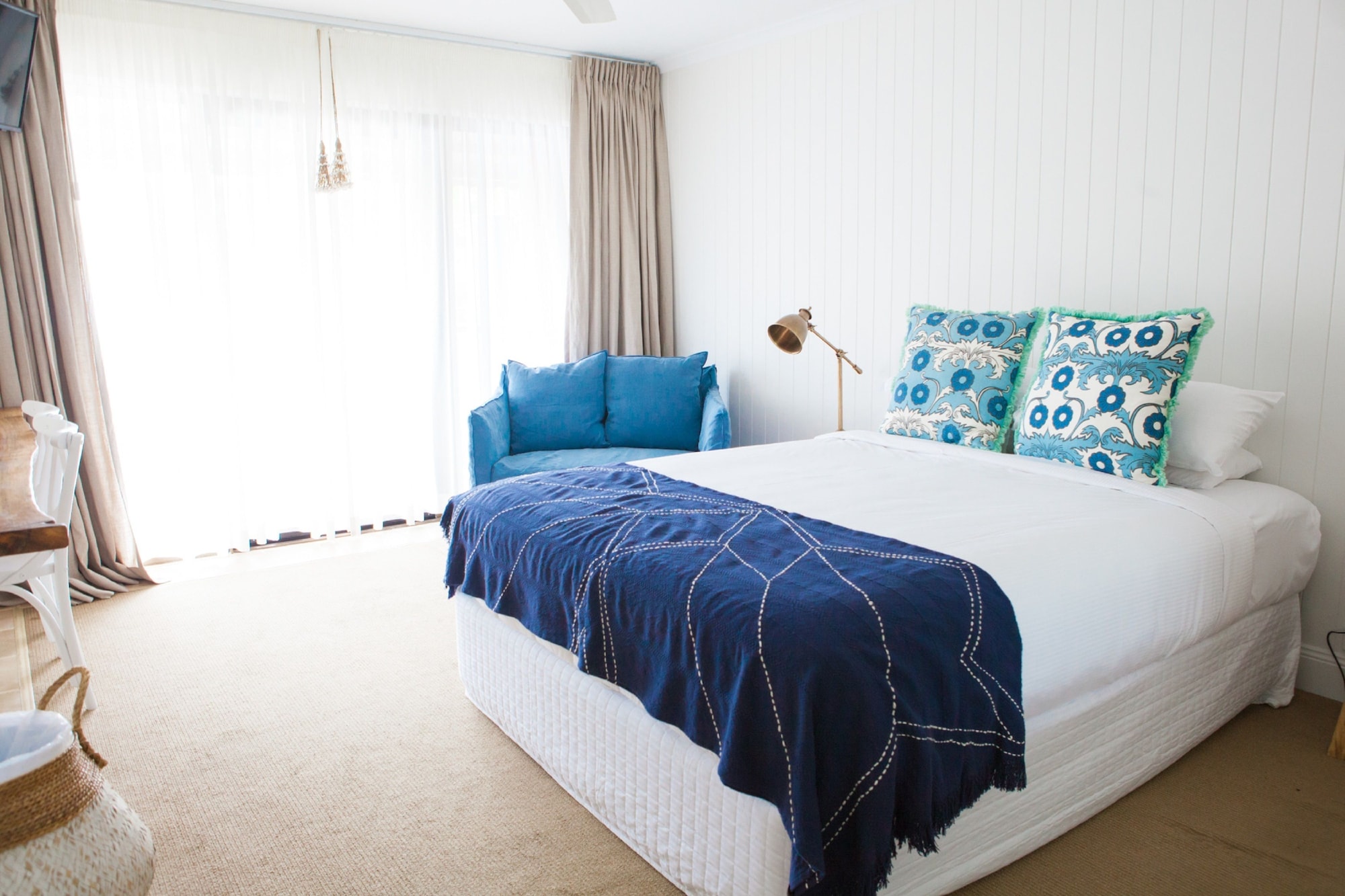 DELUXE, QUEEN BED
