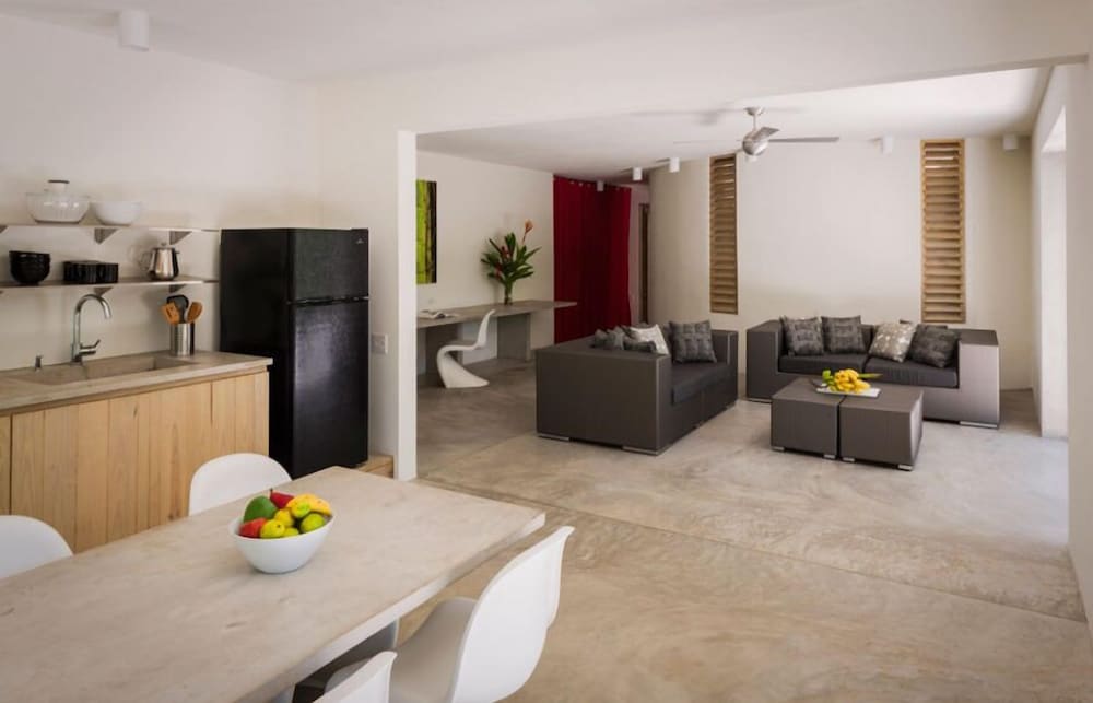 Hix Island House 32/50