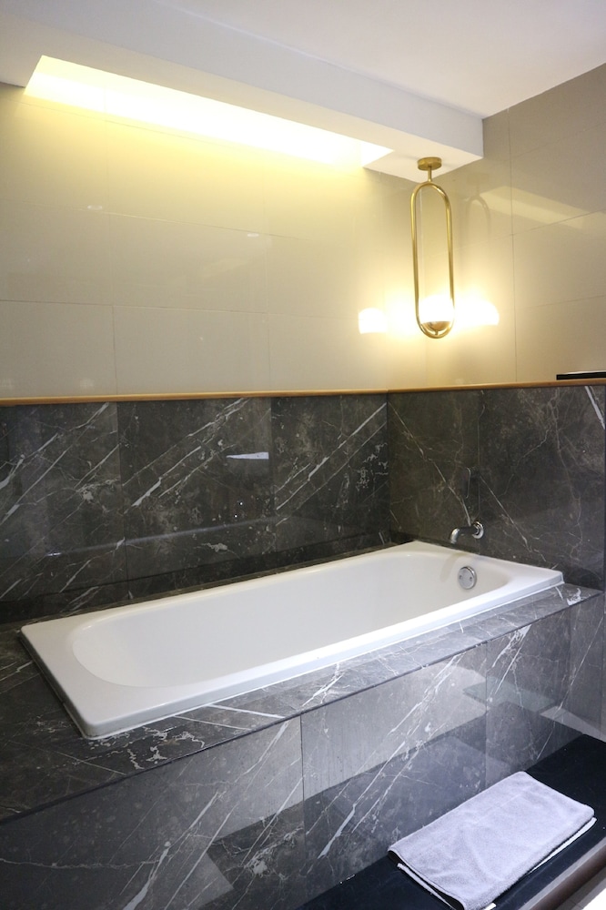 Santika Premiere Bintaro 78/78