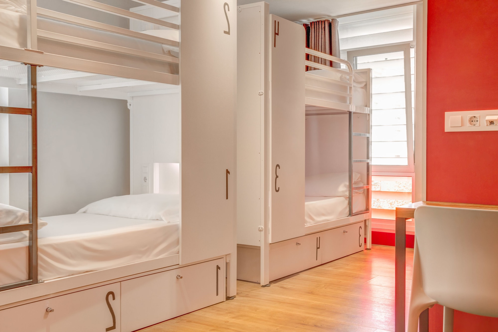 PRIVATE, 4 BEDS