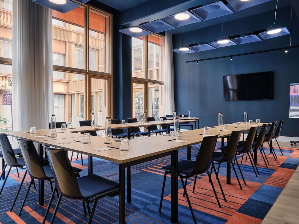 TRIBE Paris Pantin 41/50