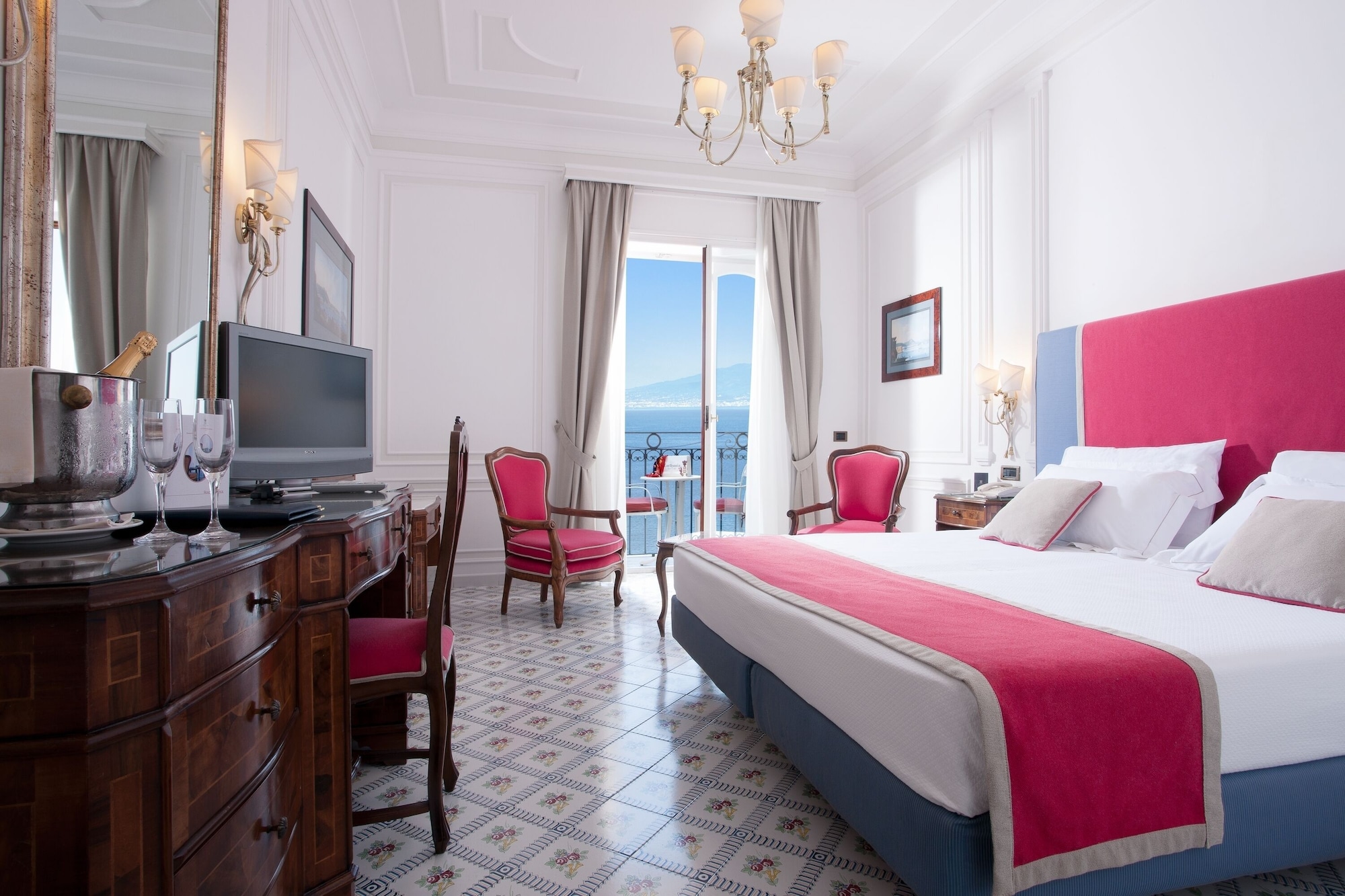 PREMIER, DOUBLE OR TWIN BED, SEA VIEW, BALCONY