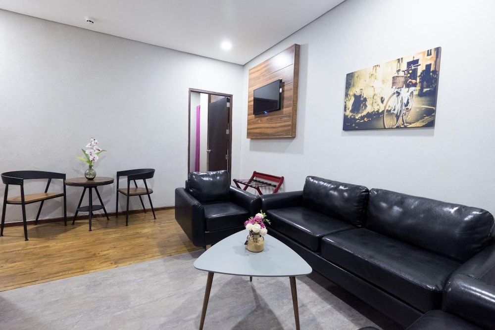 Axiaa Hotel 24/38