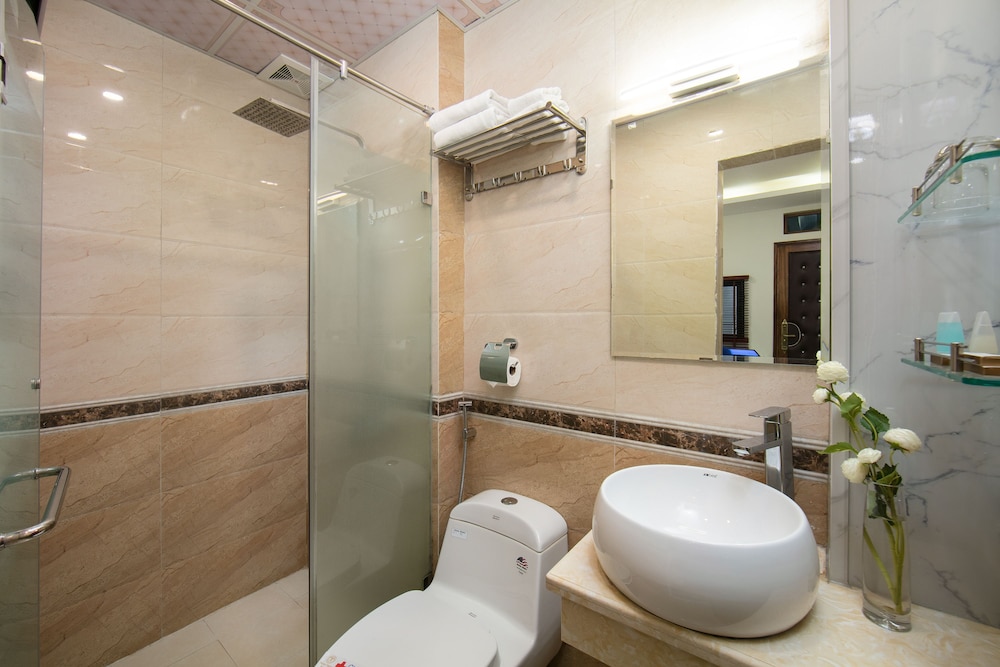 Trang Trang Premium Hotel 65/70