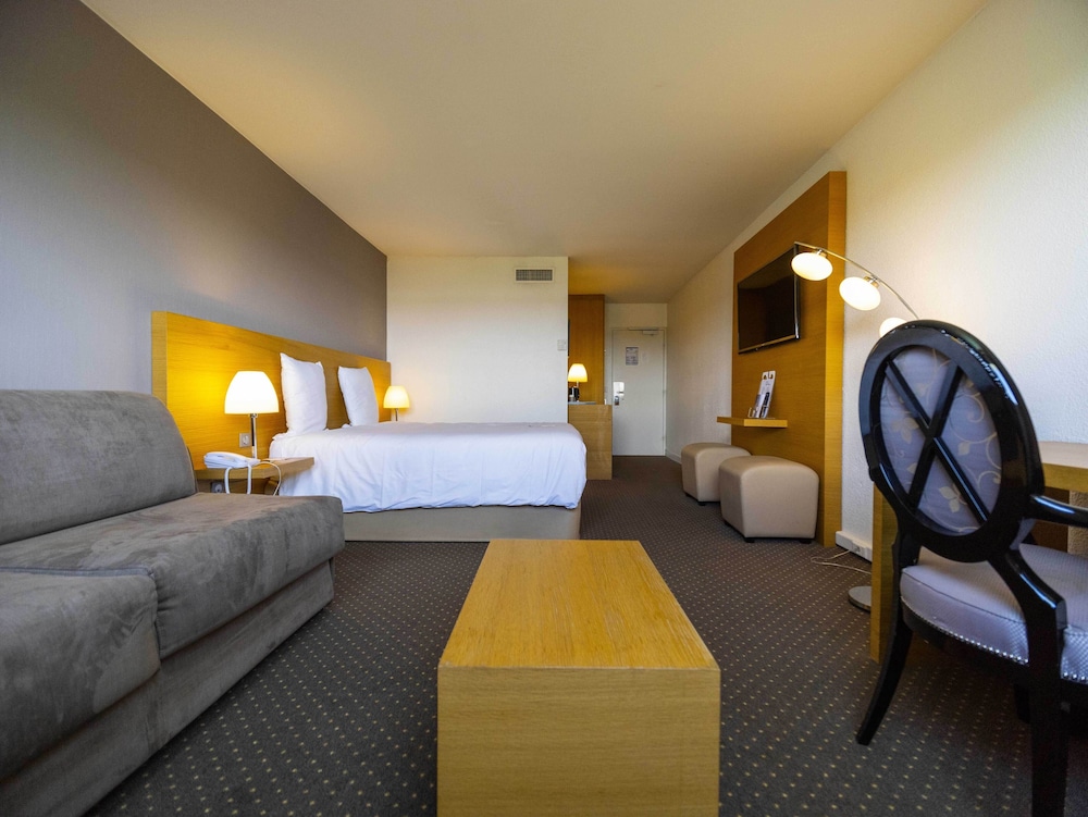 Mercure Bordeaux Lac Hotel 28/77