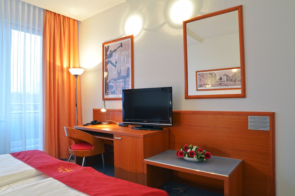 Avanti Hotel 65/72