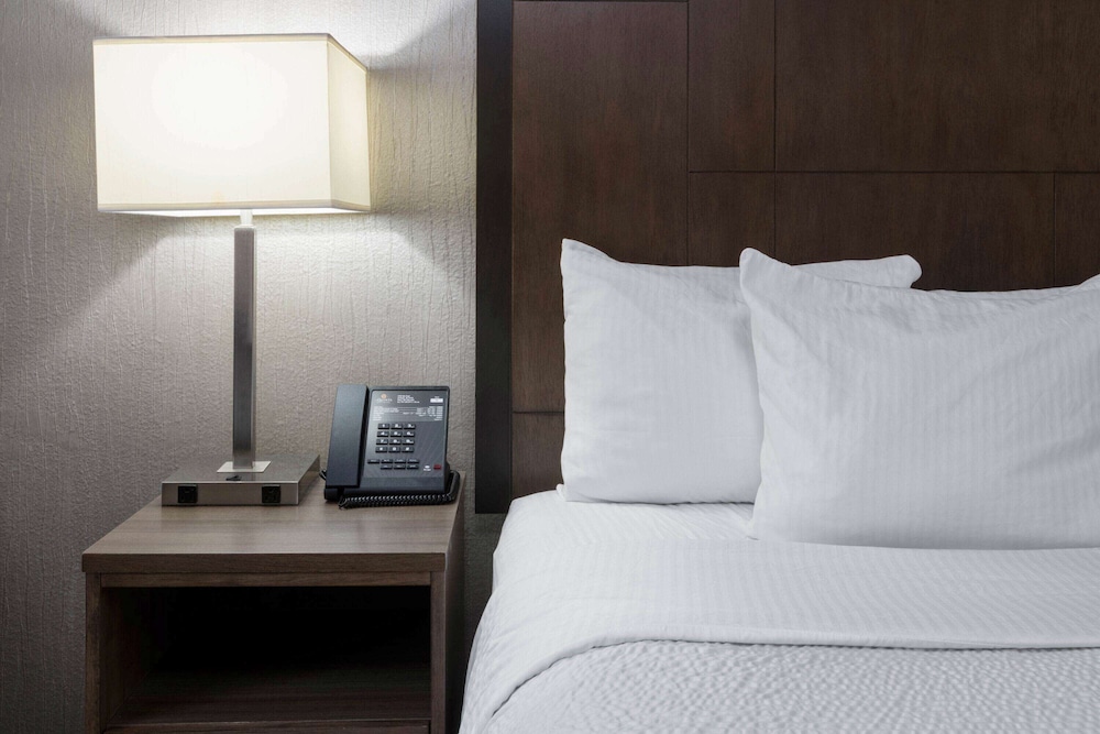 La Quinta Inn & Suites by Wyndham Fairbanks Airport 24/50