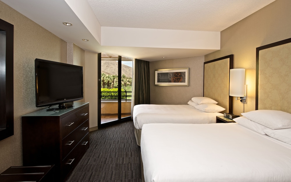 Suite, 2 Double Beds, City View