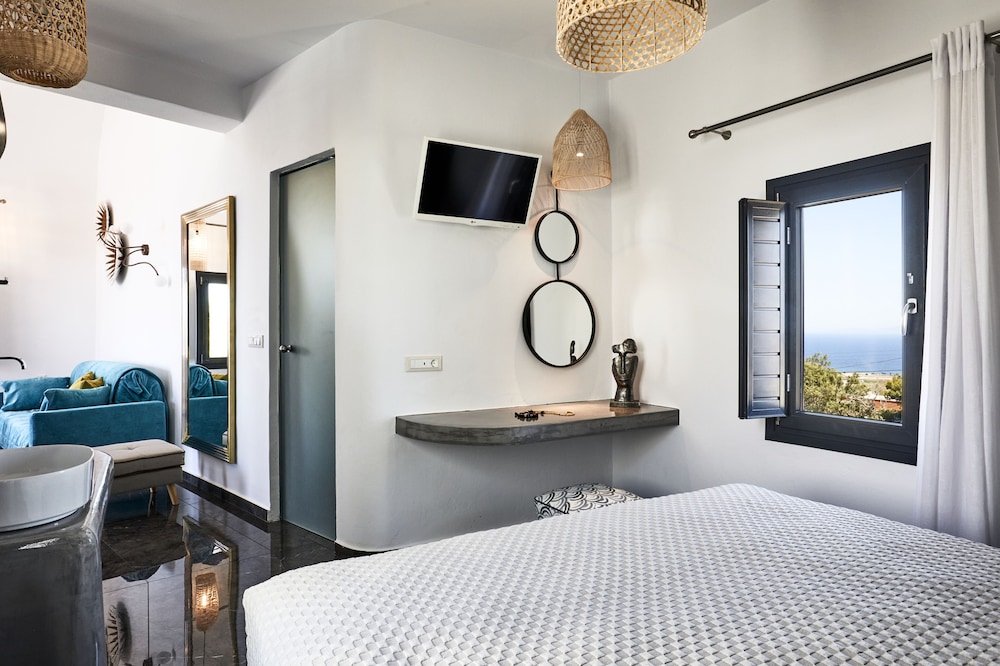 Elegant, Suite, Double Bed, Outdoor Jetted Tub, Sofa
