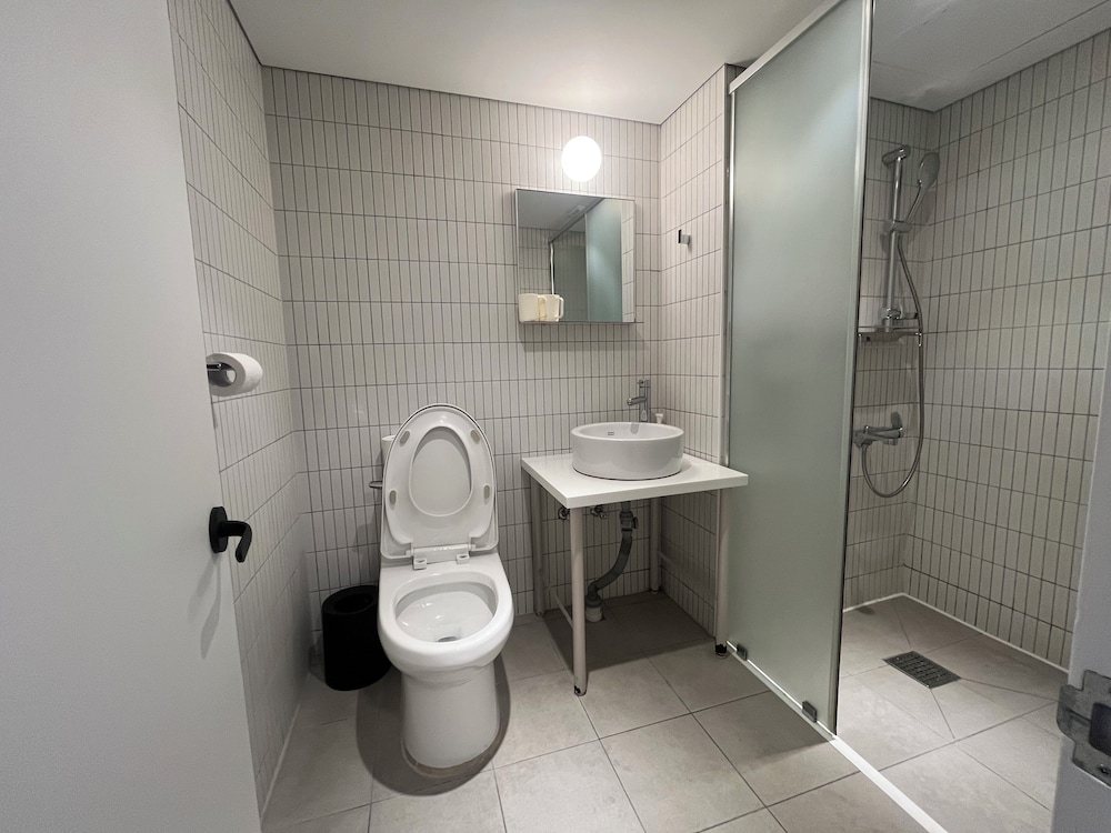 Upflo Hostel 54/60