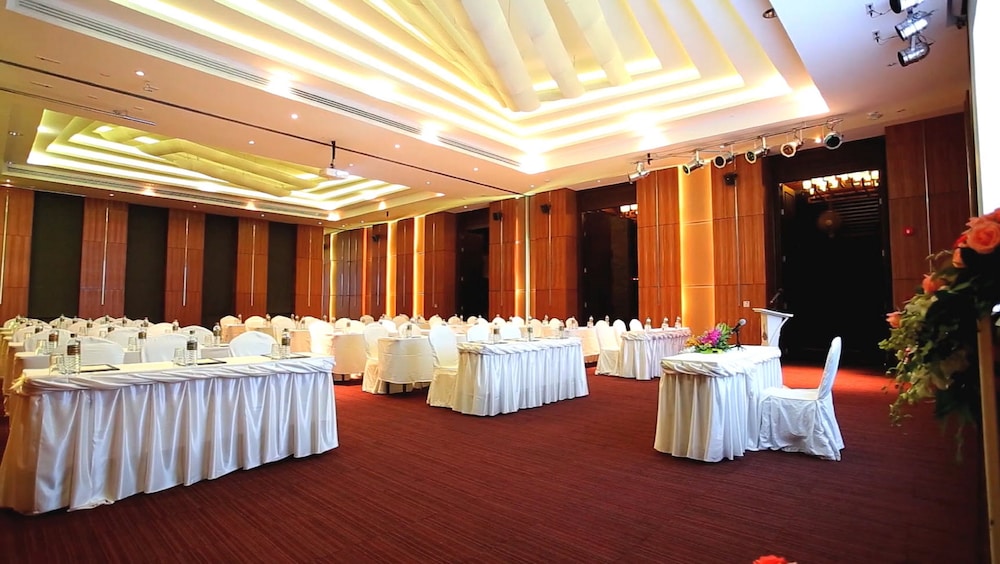 Nora Buri Resort and Spa 60/68