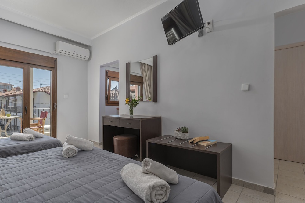 Adonis Hotel 13/35