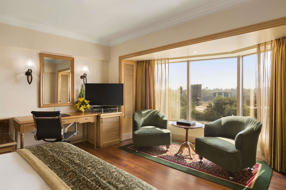Ramada Plaza Palm Grove 27/54