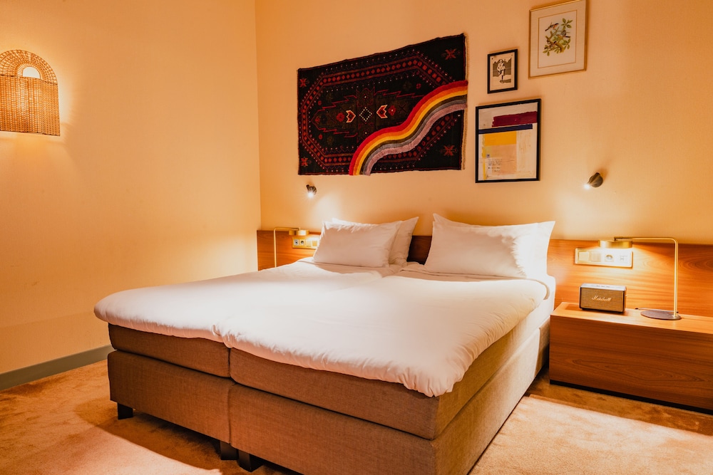 Economy, Double Bed, No Window، Hotel Mercier 4/10