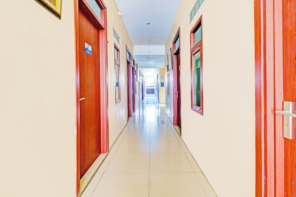 Oyo 230 Maleo Residence photo3