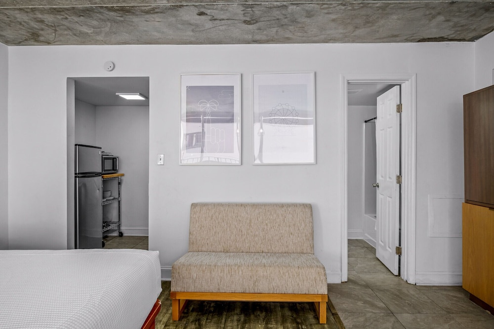The Waves Hotel at Myrtle Beach 40/60