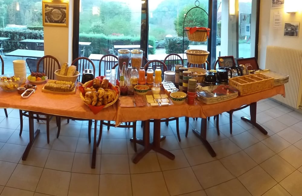 LE RELAIS DE LA VALLEE 25/42