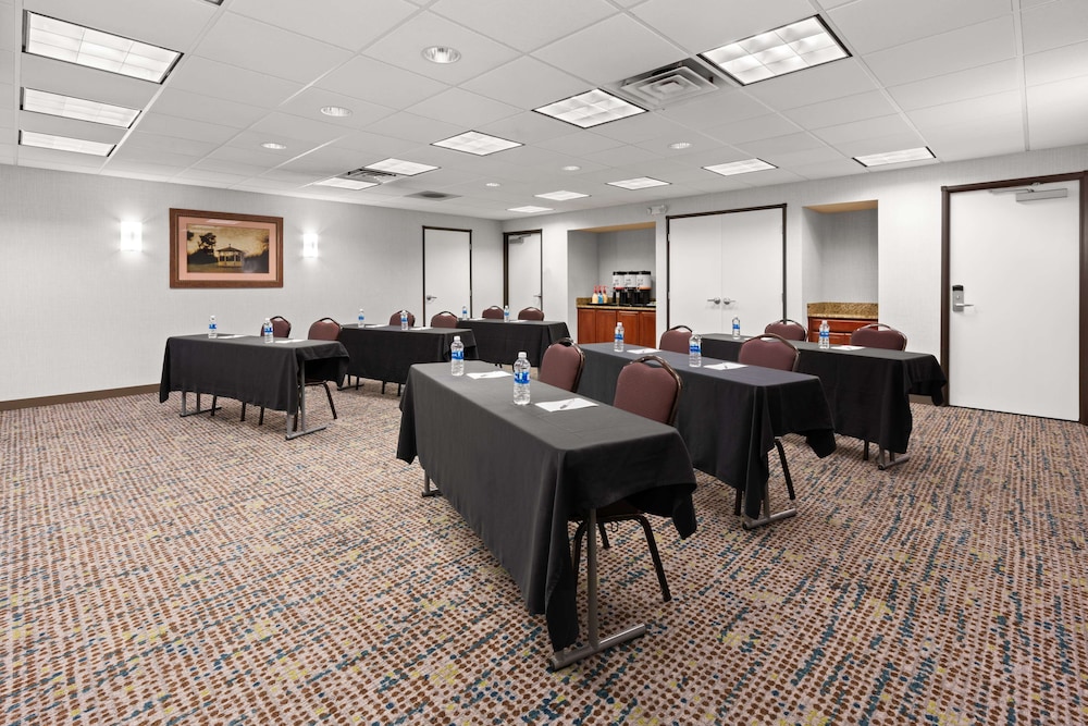 Hampton Inn & Suites Burlington WA 34/39