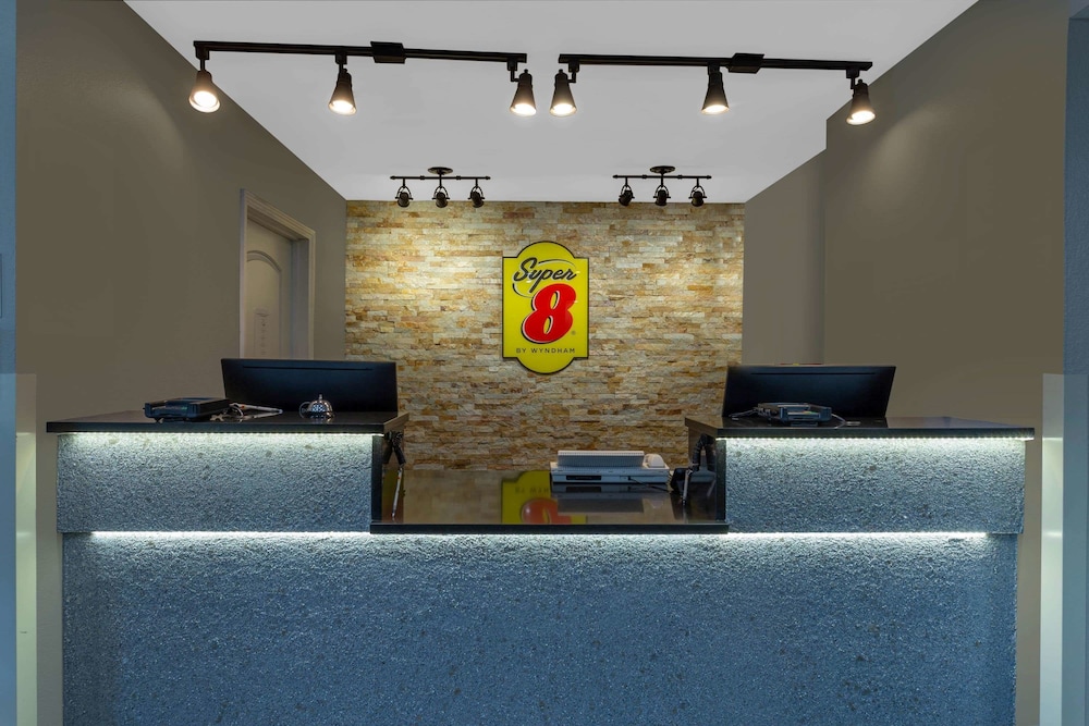 Super 8 By Wyndham South Holland 5/31