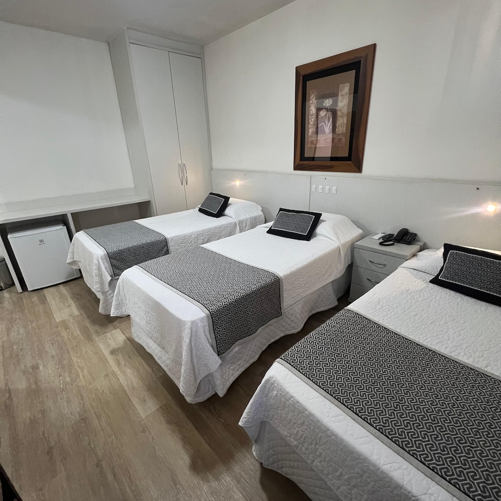 غرفة قياسية ثلاثية بثلاثة أسرّة، Hotel Geranium 3/6