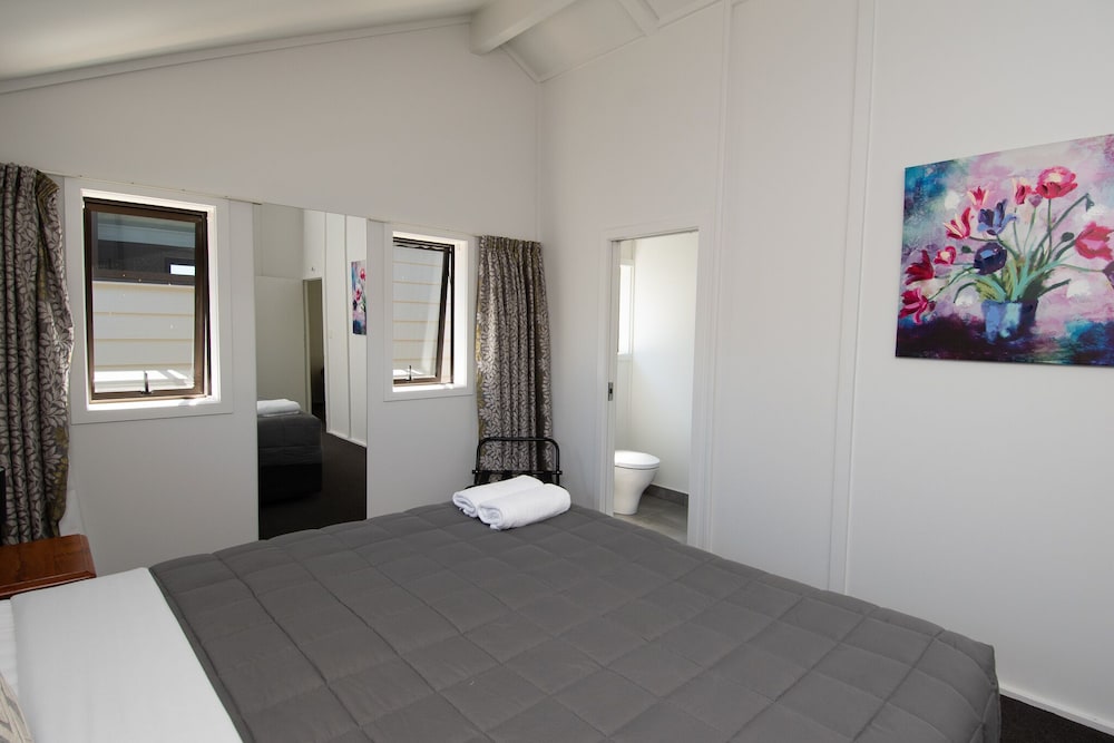 Middle Park Motel 23/63