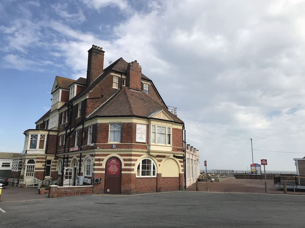 Pier Hotel 5/50