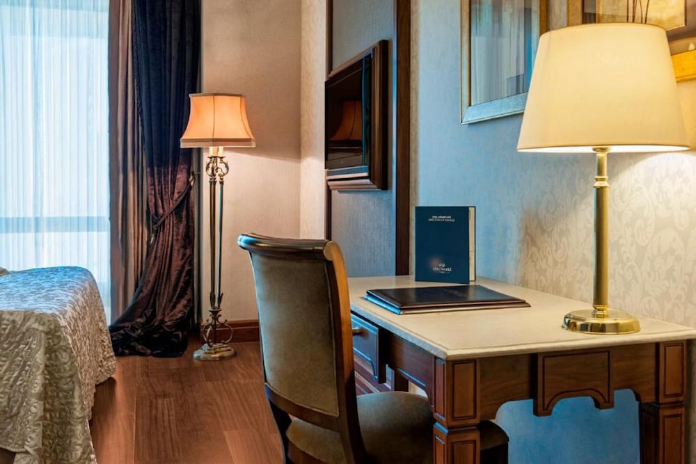 Elite World Van Hotel 48/48