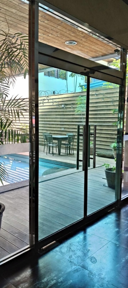 Townhouse Oak Vera Hotel Near Clark International Airport 32/57