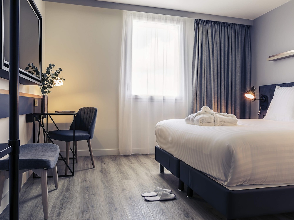 Mercure Paris Gennevilliers 25/76
