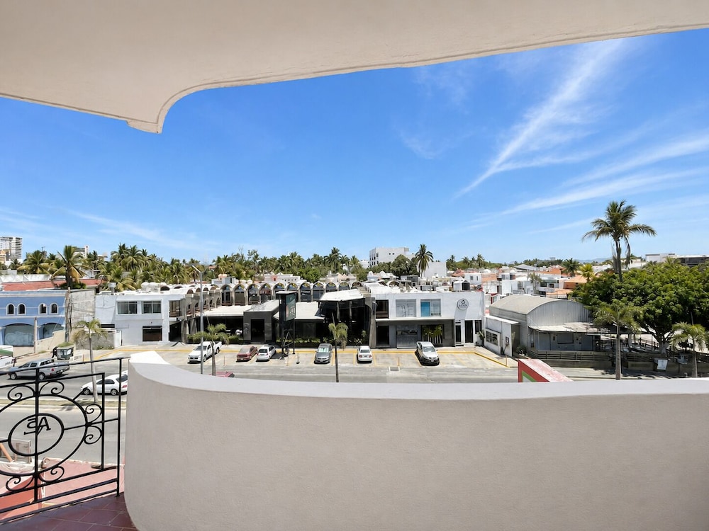 Zona Dorada Inn 42/50