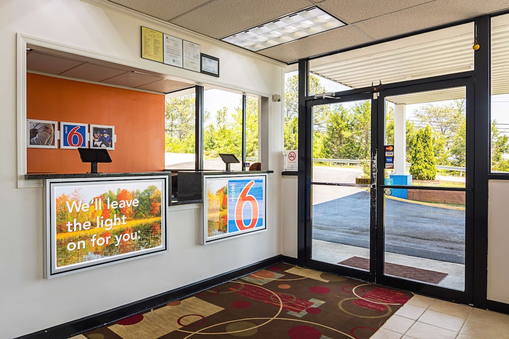 Lobby at Motel6 Cleveland, TN, CLEVELAND - TN