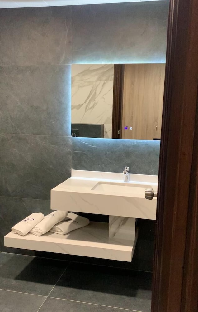 PRESIDENT HOTEL JOUNIEH 29/30