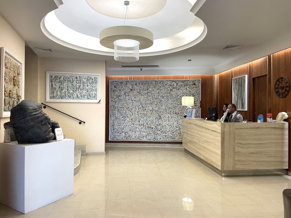 Hotel Nuvo 2/50