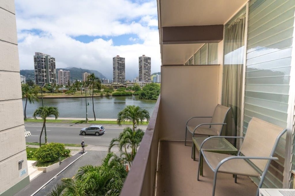 Holiday Surf Hotel 37/43
