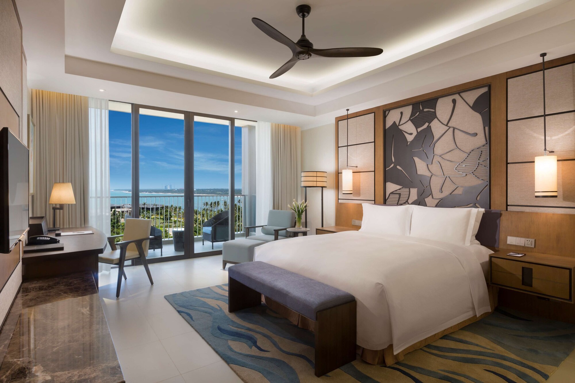 Deluxe, King Bed, Sunrise Pad View
