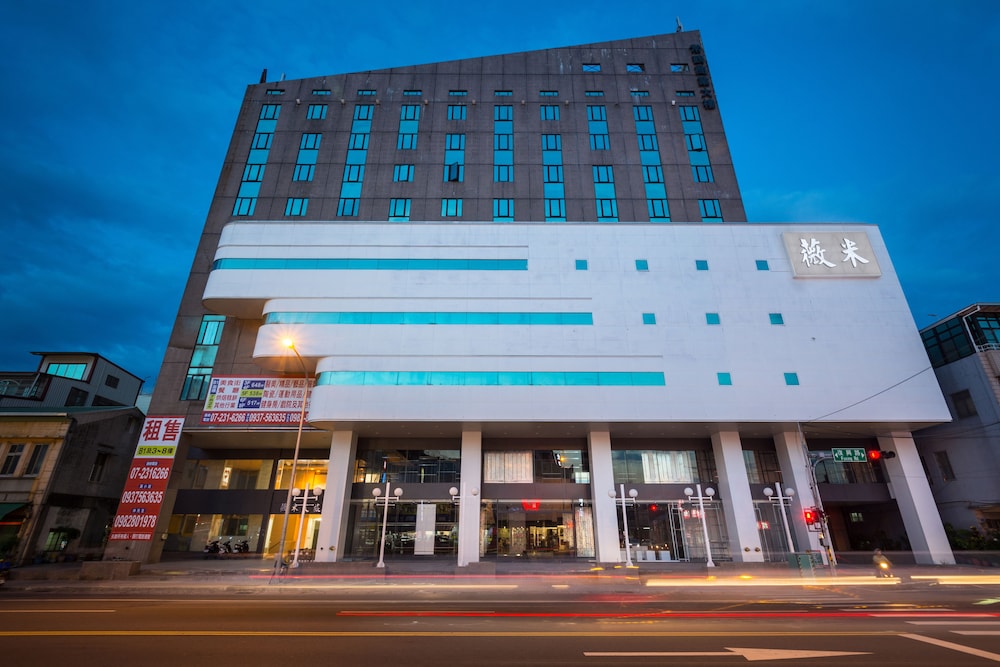 We Meet Hotel 1/68