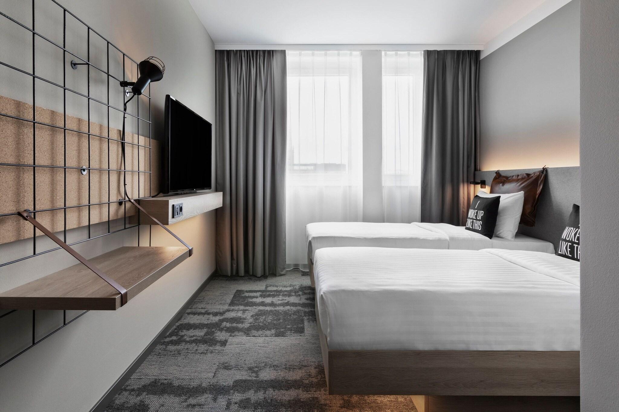 Standard, Twin Beds