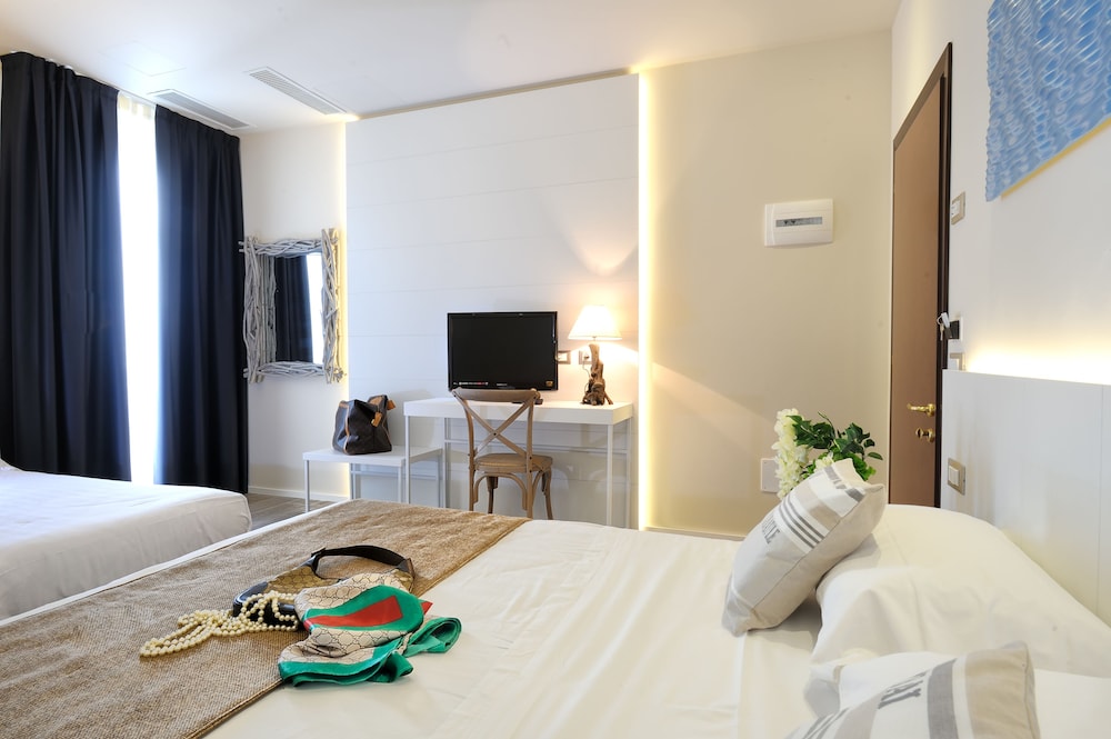 SUPERIOR, DOUBLE OR TWIN BED