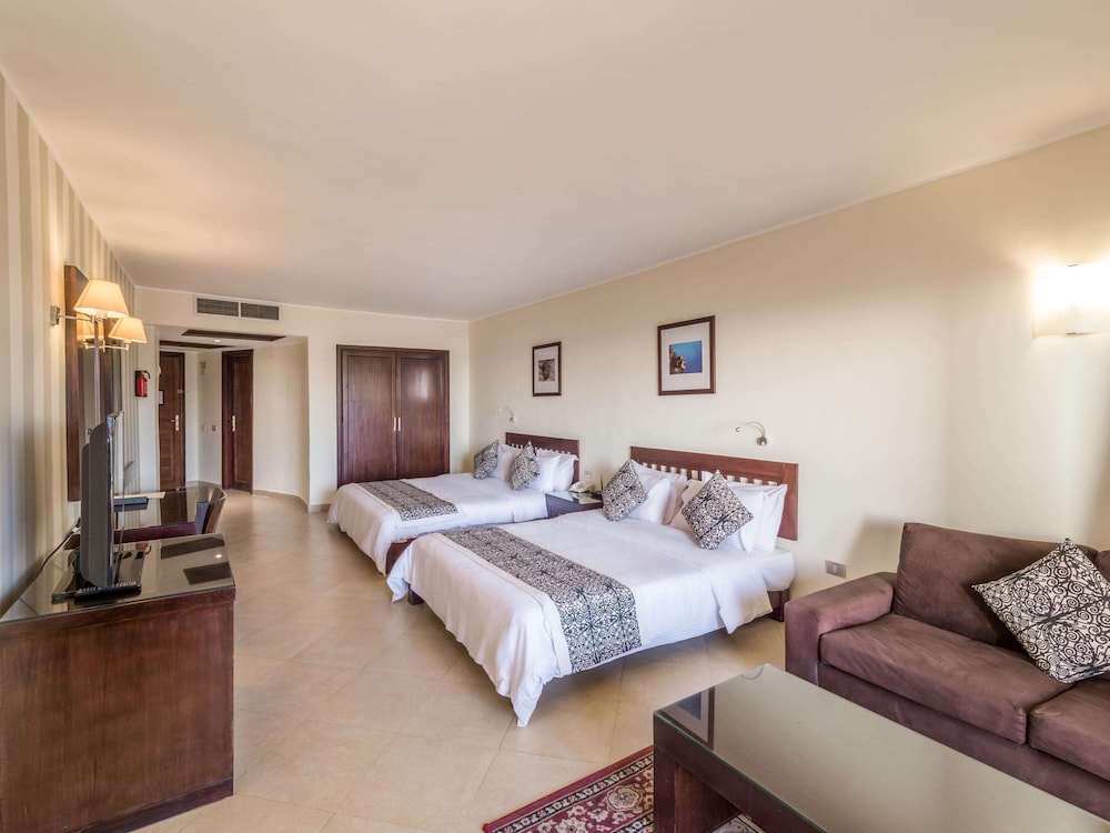 Fort Arabesque Beach Resort 10/50