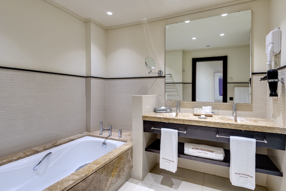 Royal Hideaway Sancti Petri A Member of Barcelo Hotel Group 25/72