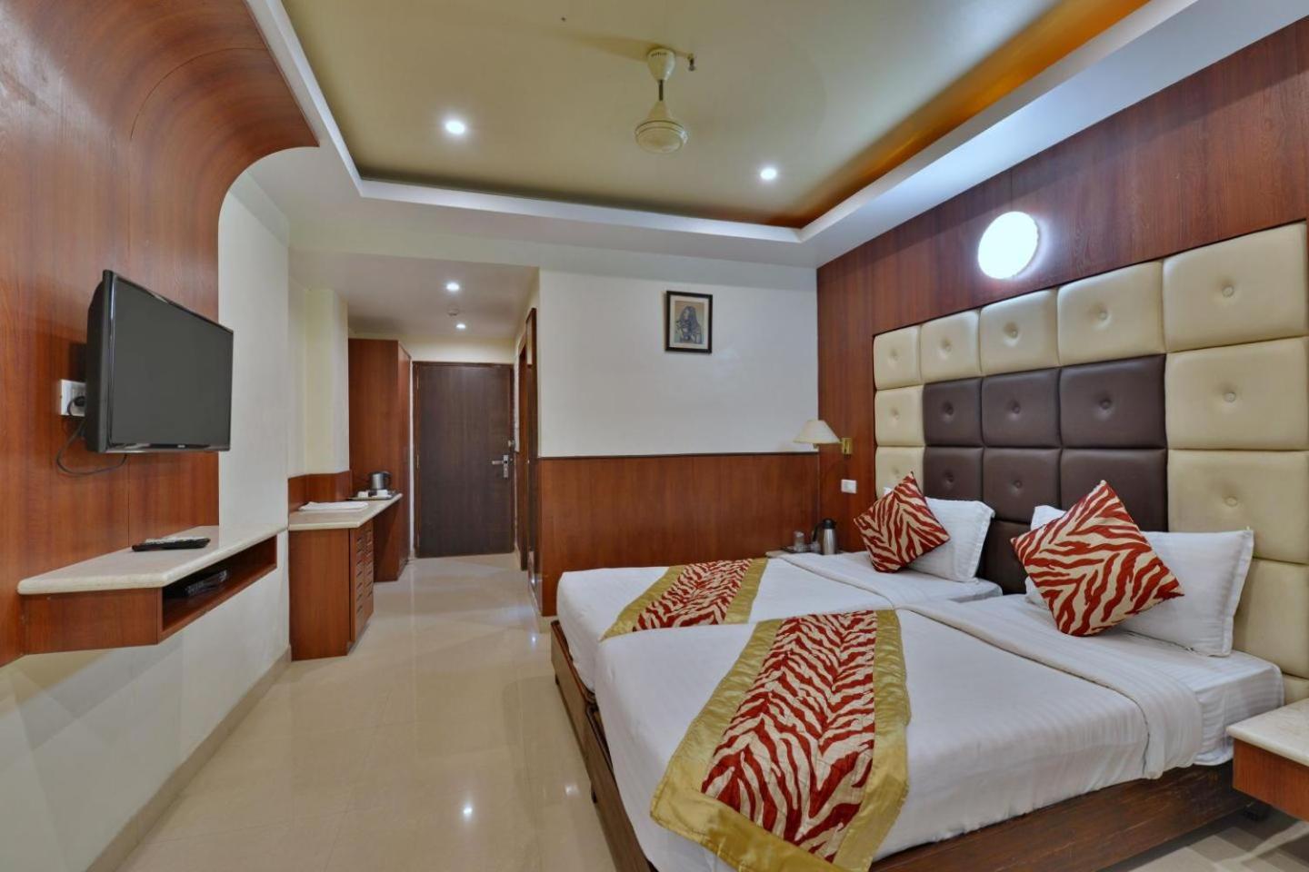Oyo Premium Nayapalli Irc Village 24/72