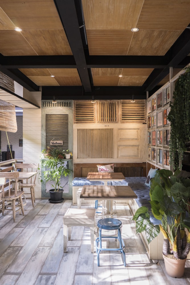 Summerbird - Bed And Brasserie 10/63