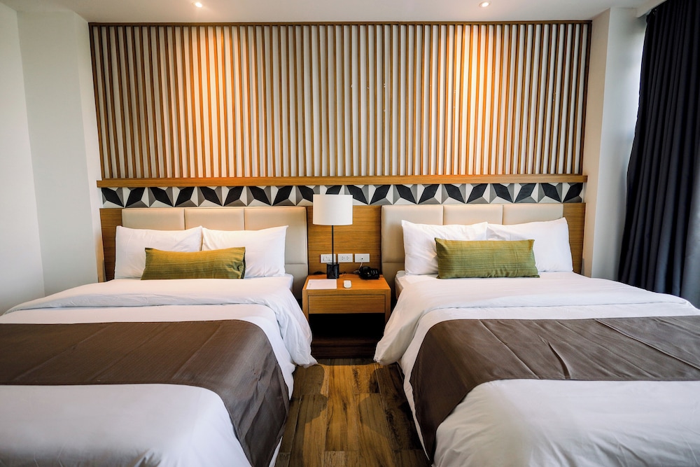 Crown Hotel Palawan at Harbour Springs 31/54