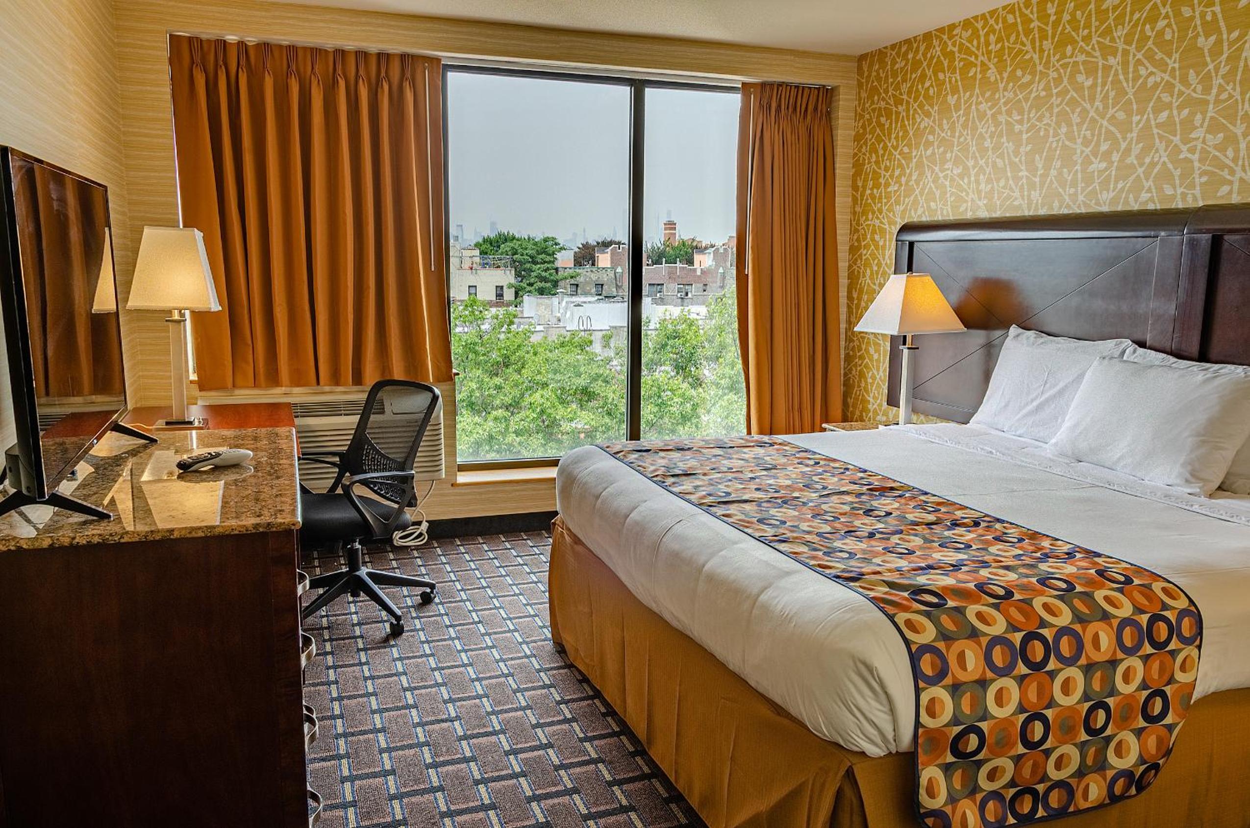 Elmhurst Hotel 17/50