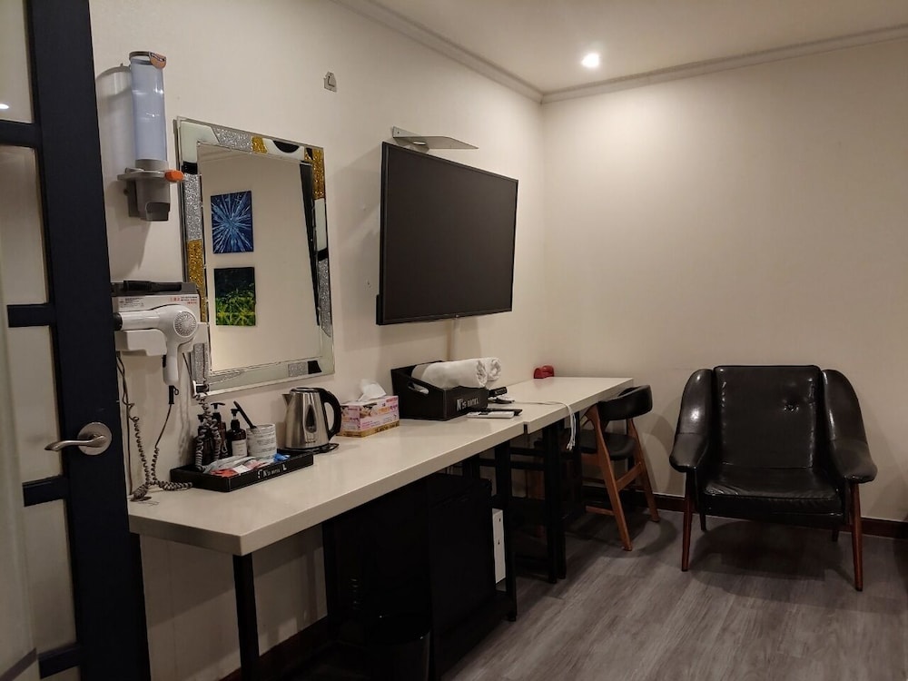 No.25 Hotel Busan Seomyeon Station 34/39