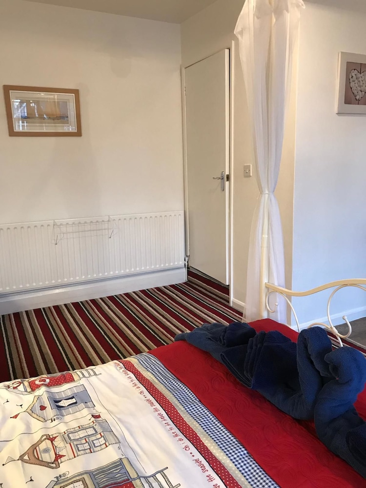 Lyndsay Guest House 18/50