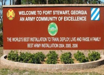 Country Inn and Suites By Radisson Hinesville GA 15/37